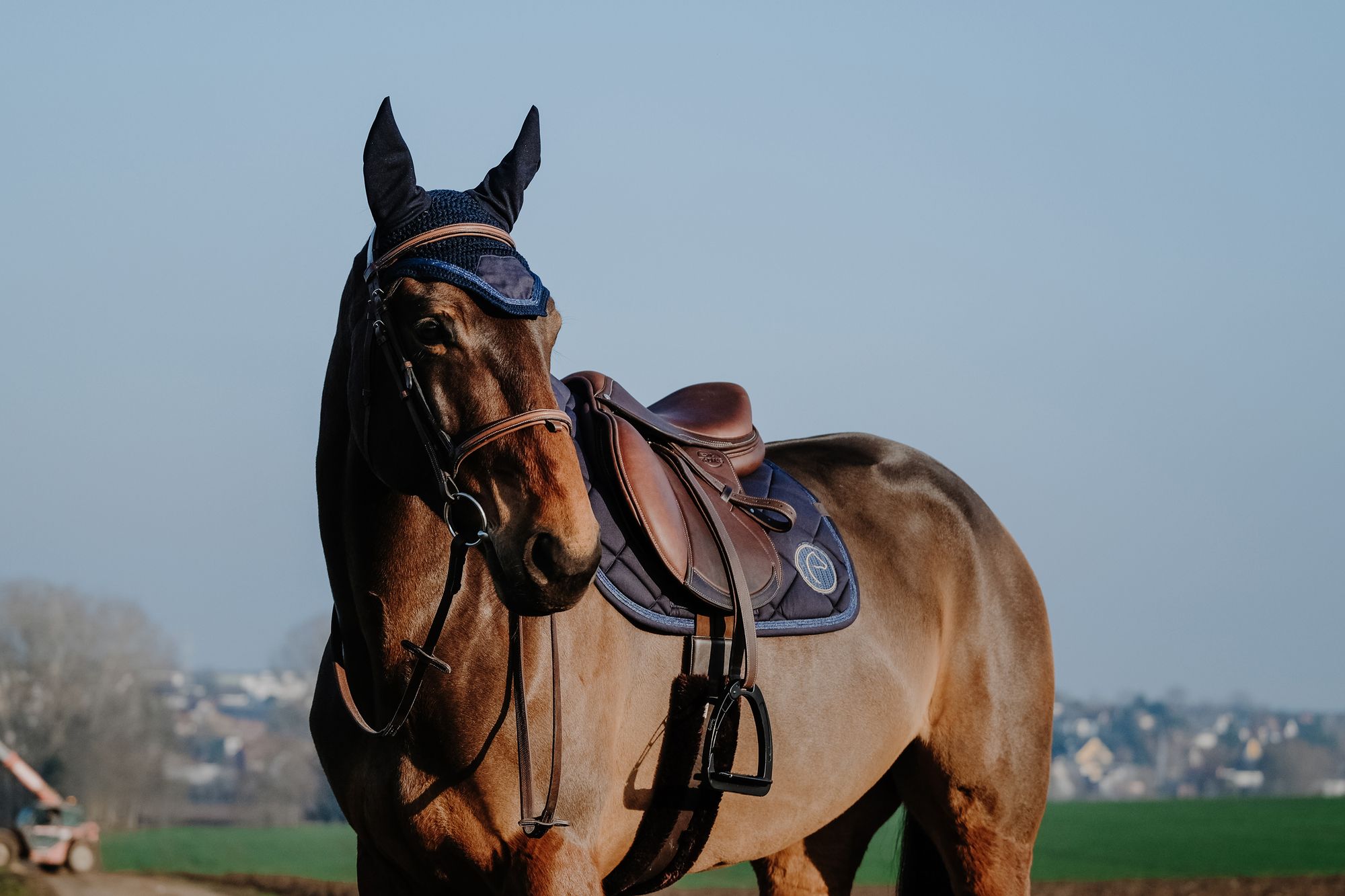 Ekkia, avec sa plate-forme de marques dont Equithème, fournit tous les produits pour habiller le cheval et le cavalier.