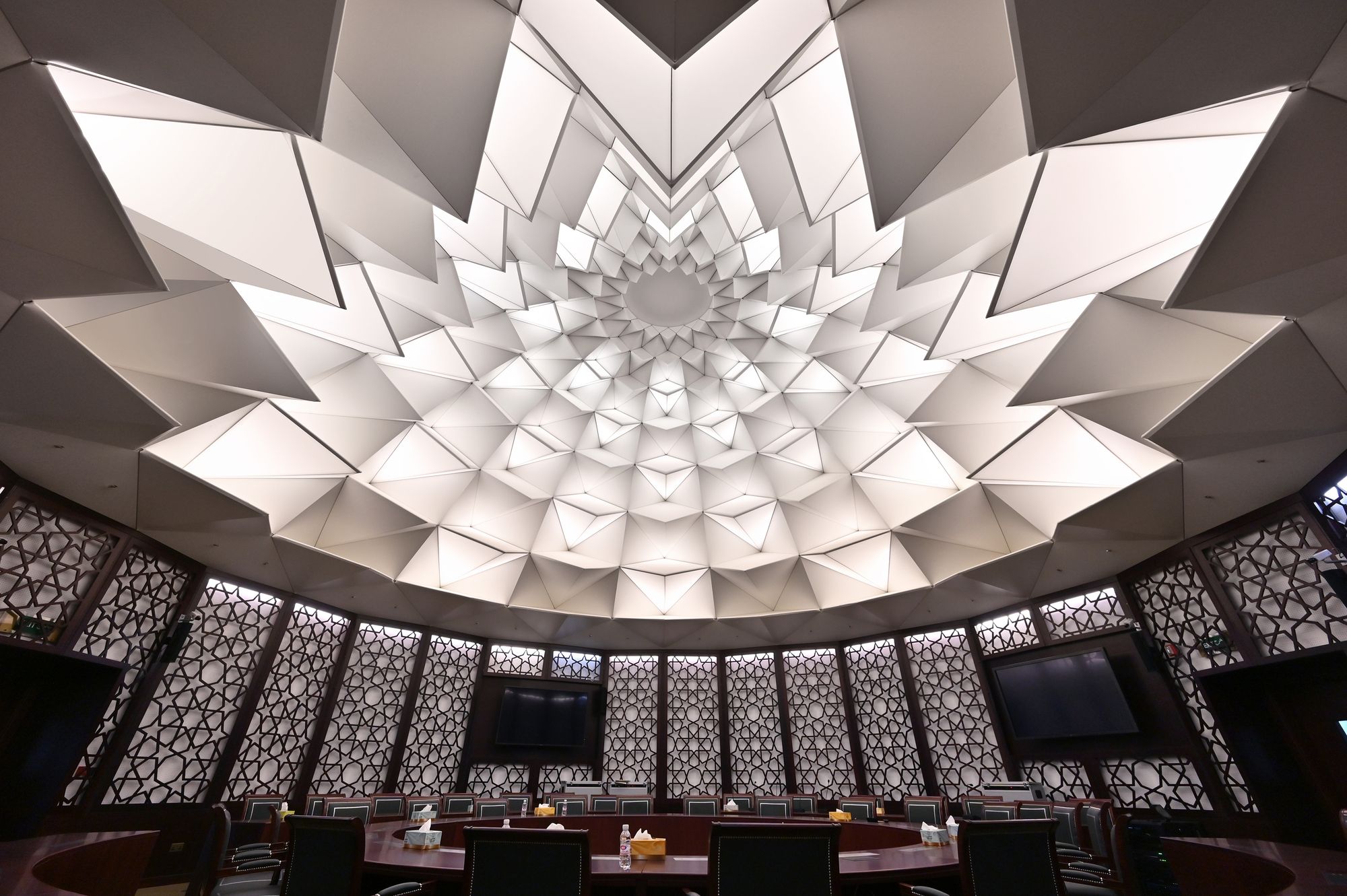 Fleur en origami réalisée en Barrisol Lumière 3D au Public Prosecution au Koweït