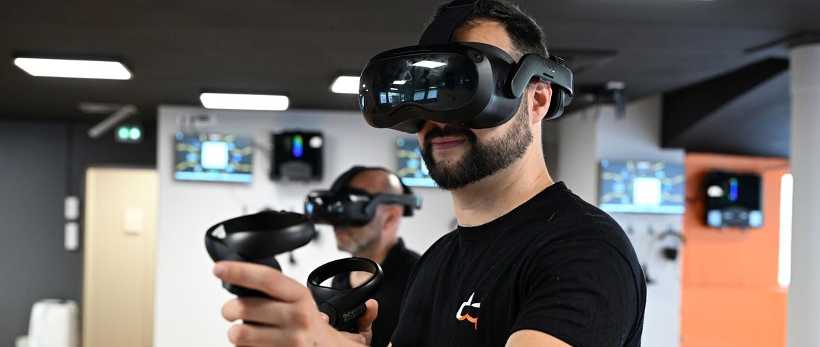 Plongée immersive chez DreamAway : les visiteurs équipés de casques de réalité virtuelle de dernière génération découvrent des aventures collaboratives uniques.