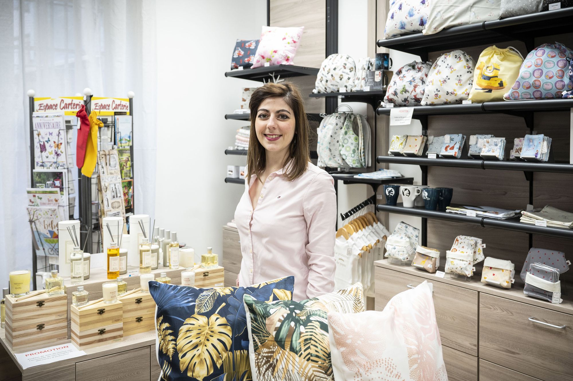 Elodie a transformé l’ancienne réserve du tabac-presse en un espace dédié à différents univers : enfants, femmes, hommes, cadeaux…