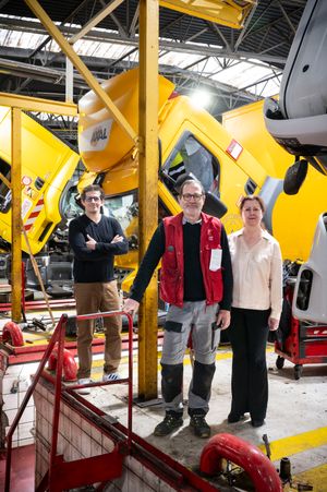 Salem Slimani, conseiller énergie CCI, Olivier Meyer responsable d'atelier et Stéphanie Nègre