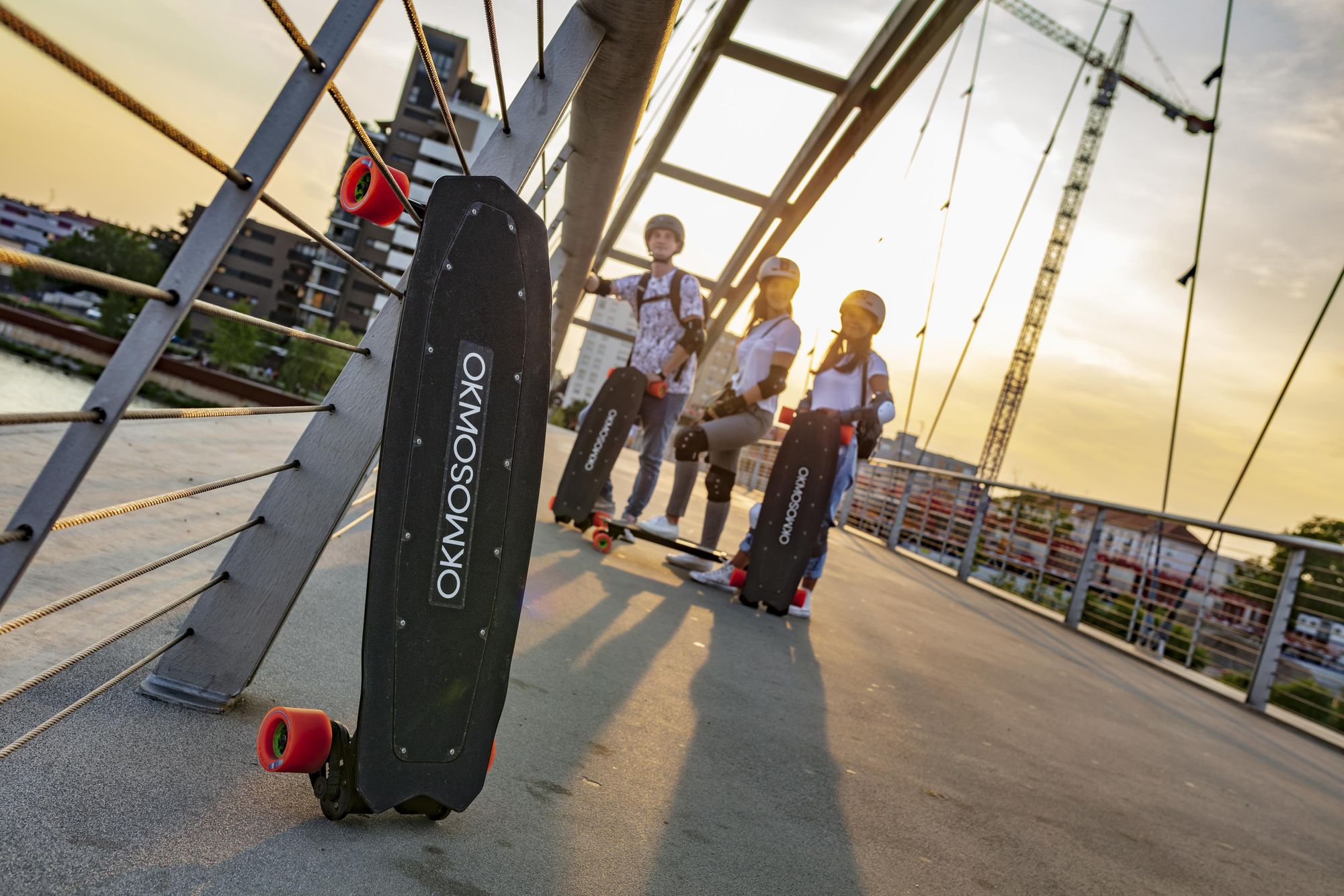 Le skateboard Okmos est accessible aux débutants comme aux plus expérimentés.