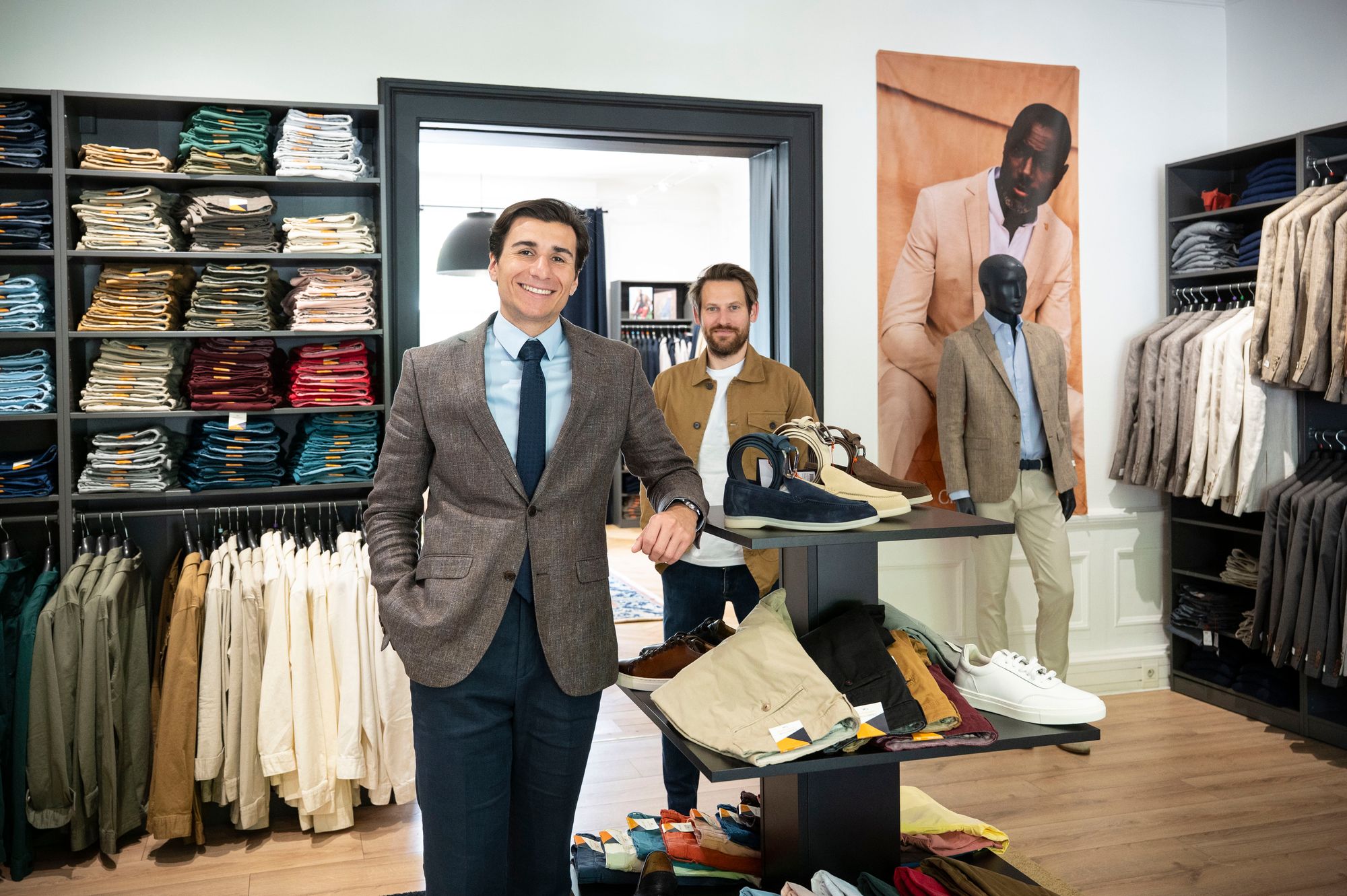 Zacharie Partouche et son mentor Manuel Engelhard dans la nouvelle boutique Charles Le Golf.