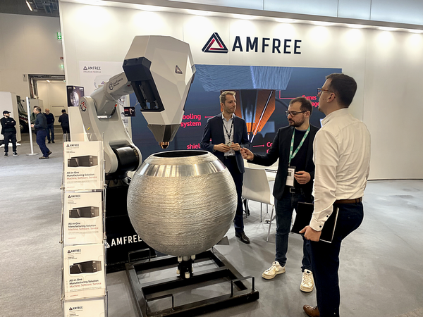 Modèle réduit d'AMFREE One exposé lors d'un salon professionnel