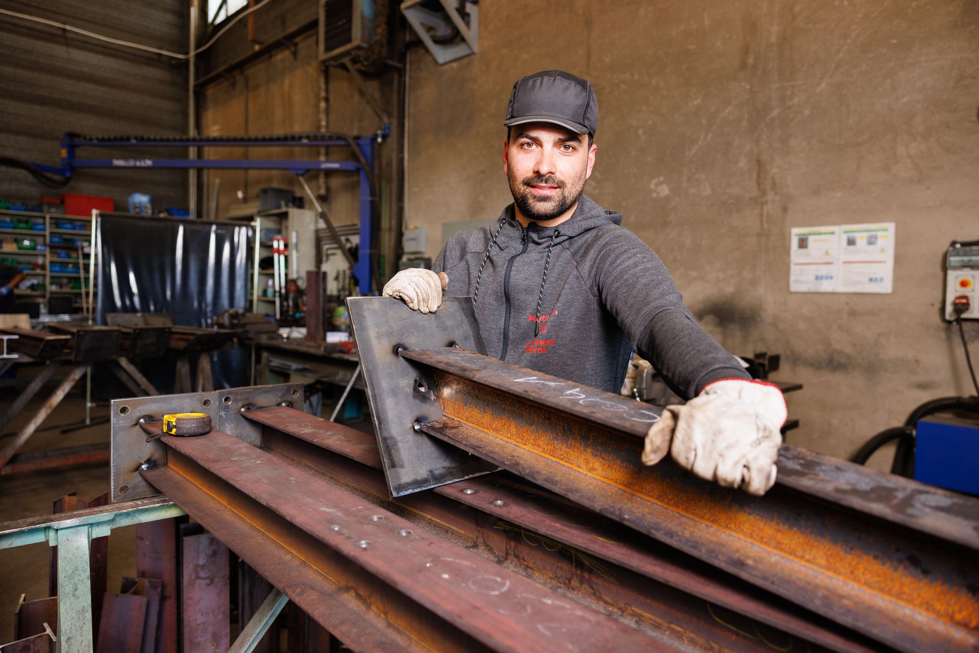 Geoffrey Puyol perpétue l’héritage industriel familial, tout en insufflant innovation et exigence dans la construction métallique.