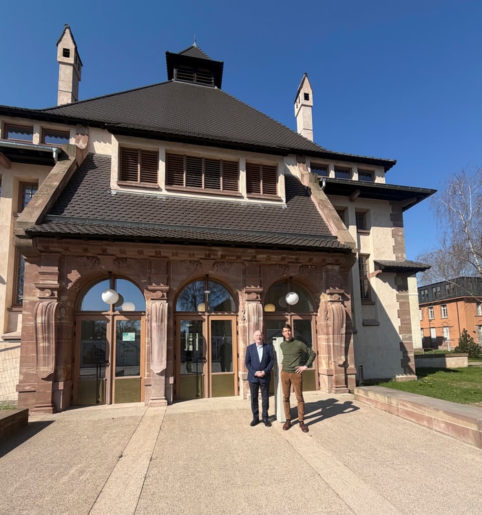 À gauche André Renaudin et Thomas Heckel, à droite, respectivement président et directeur de la Fondation Université et Hôpitaux Universitaires de Strasbourg (Unistra-HUS)