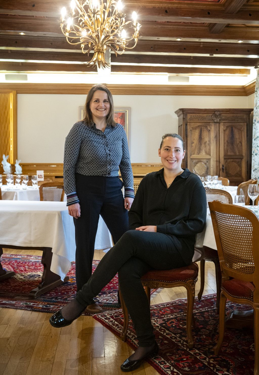Audrey Schallhauser, responsable du Pôle Hôtellerie - Restauration - Tourisme de la CCI (à gauche) & Marie Hellmann, gérante du restaurant À l’Aigle d’Or (à droite)