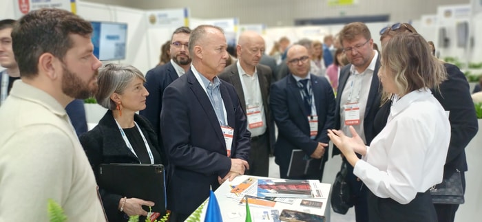 Philippe Chican, à gauche sur la photo, avec une partie de la délégation Grand Est sur le Pavillon France au salon Rebuild Ukraine 2025