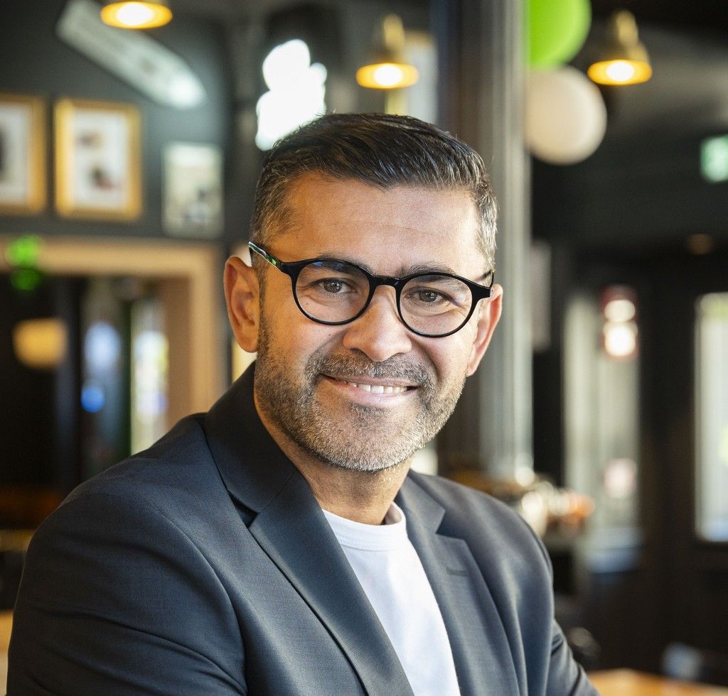 Mohamed Siaaliti dans son pub irlandais « The Dubliners » en hypercentre de Strasbourg.