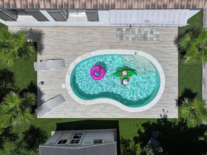 Waterair propose six formes de piscines, déclinées en 57 modèles et des combinaisons possibles de 7 à 198 m2.