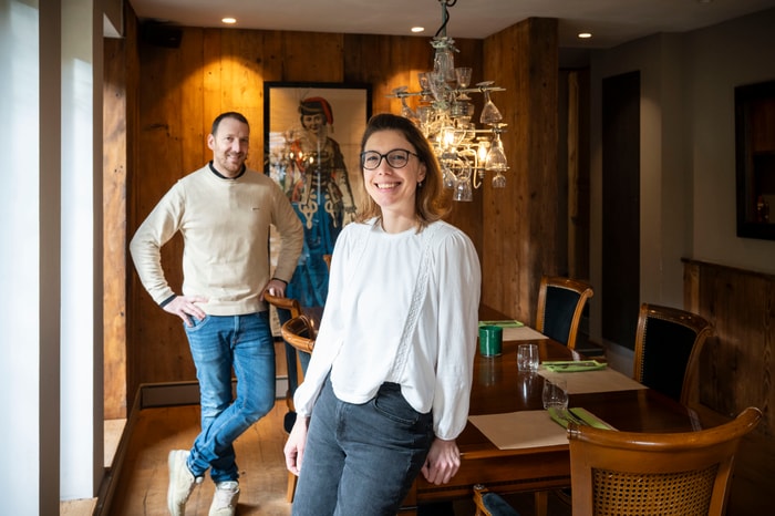 L’Ours, c’est plus qu’une table : c’est une histoire de famille, un retour aux sources et une adresse où l’on se sent bien, comme chez soi.