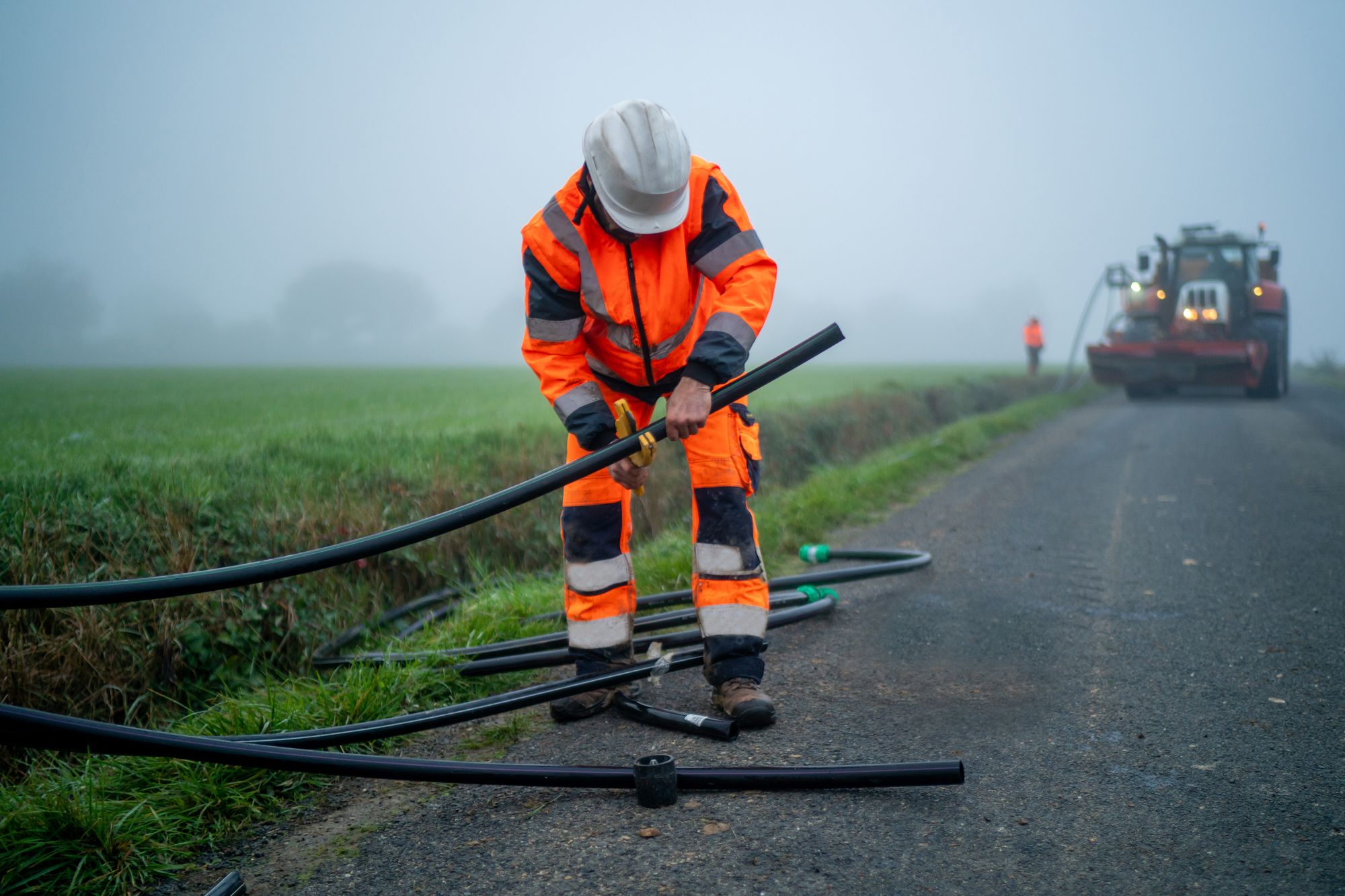 Installation du réseau, un technicien Orange en intervention.
