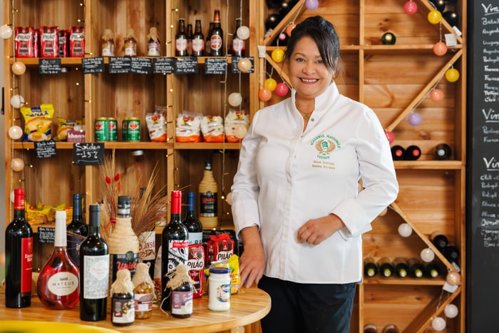 L’épicerie de Rosa Santana nous fait vivre un voyage culinaire aux couleurs du Brésil.