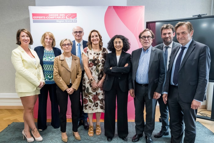 De gauche à droite : Virginie Mayet, Nathalie Bert, Laurence Fournier, Daniel Fritsch, Catherine Hanssen, Hassiba Kaabêche, Laurent Sahuquet, Frédéric Di Scala et François Coullet.