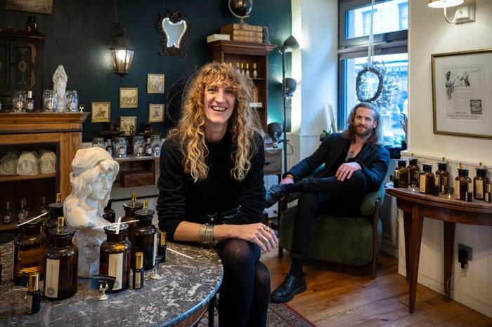 Nina et David sont les seuls en France à proposer le Vétiver d’Haïti dans leur bar à parfums.