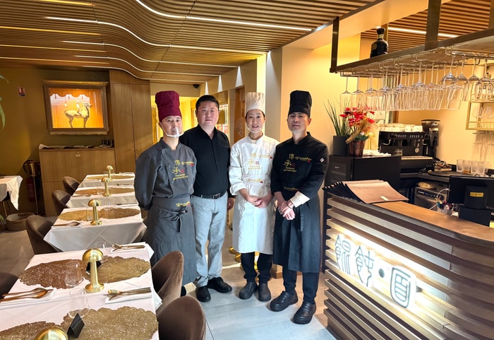 Bo Pang et son équipe de cuisine, venue de Chine