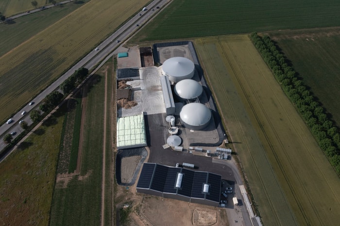 L’unité de méthanisation Seppi Gaz, avec ses digesteurs et équipements techniques, transforme effluents agricoles et coproduits alimentaires en biométhane injecté dans le réseau local.