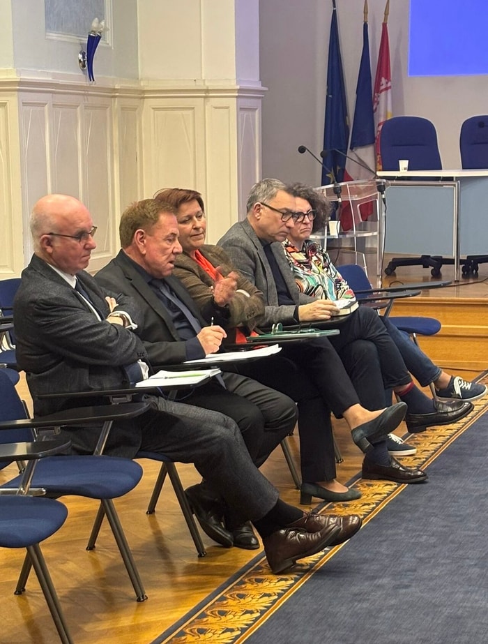 Les candidats aux élections municipales de Mulhouse livrent leur propositions aux chefs d’entreprises membres du Conseil de Délégation Mulhouse Sud Alsace de la CCI Alsace Eurométropole : Gilbert Stimpflin Président de la Délégation, Serge Imbery, Corinne Pommier, Etienne Leroi, Isabelle Ritzenthaler.