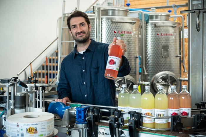 « Se faire plaisir tout en se faisant du bien » : c’est tout le pouvoir des kéfirs et autres aliments vivants du Labo Dumoulin, souligne Aurélien Fabas