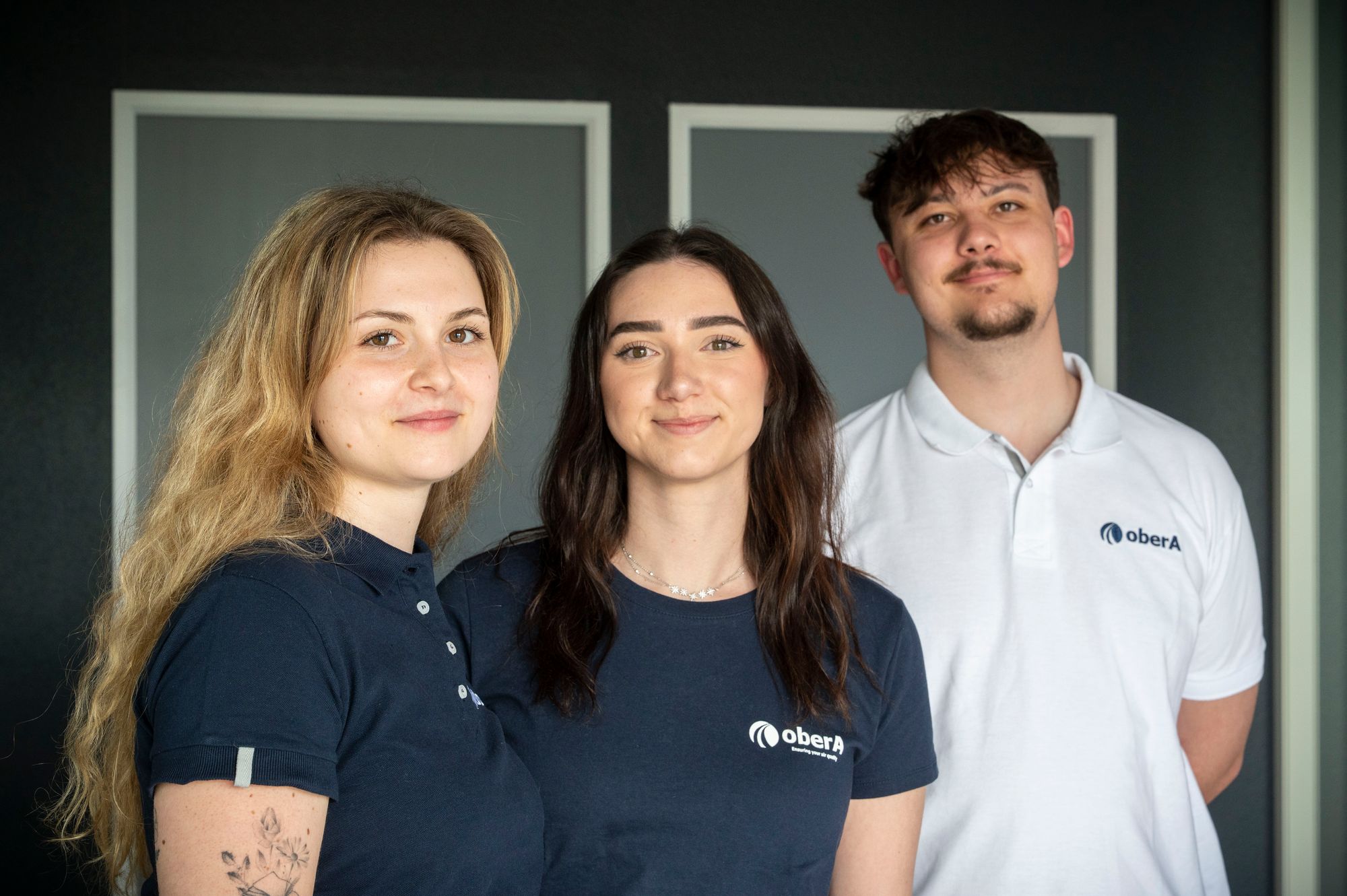 Alizée, Lisa et Maxime, en apprentissage au sein de l'entreprise OberA.