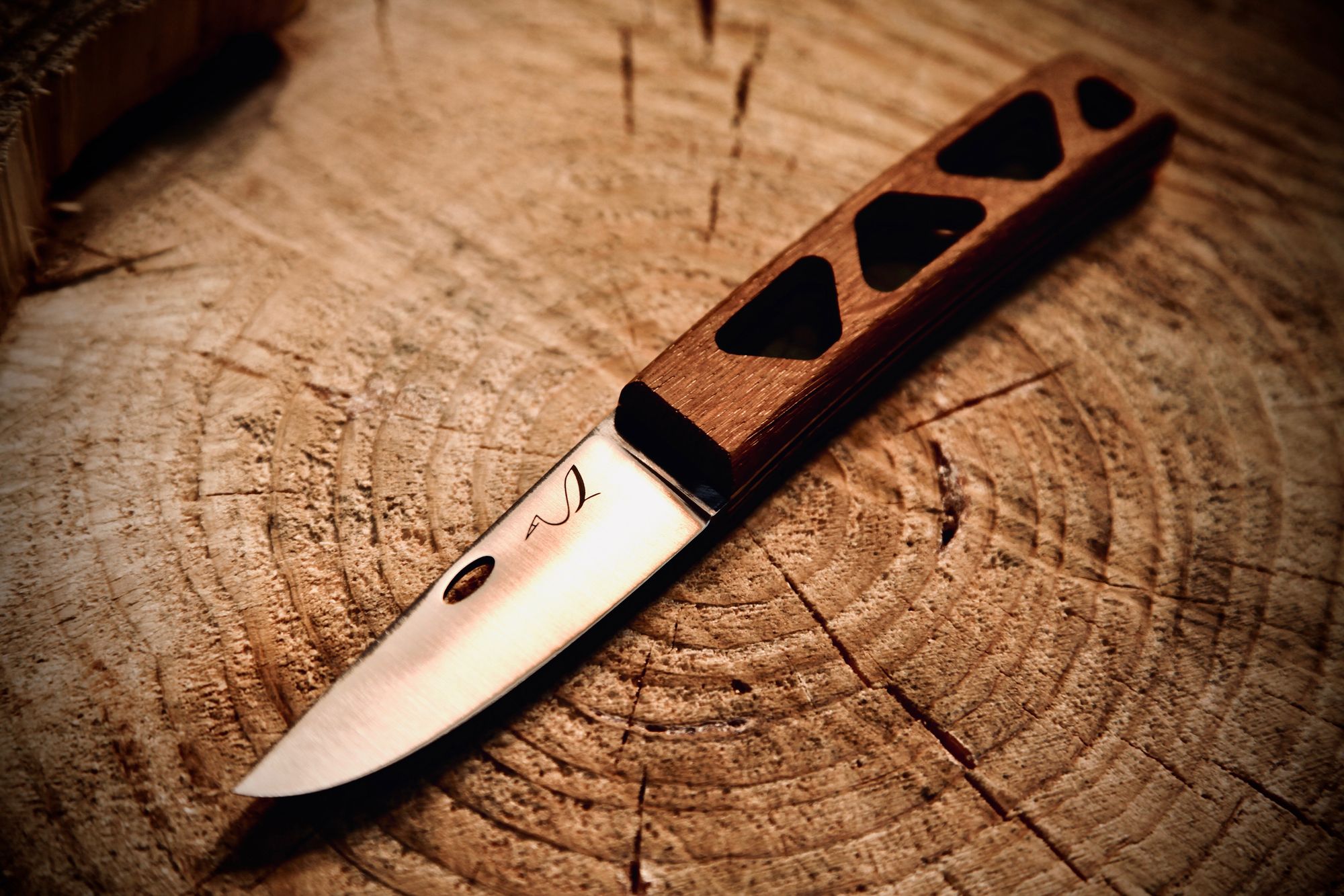Le design du couteau Original rappelle les colombages alsaciens.