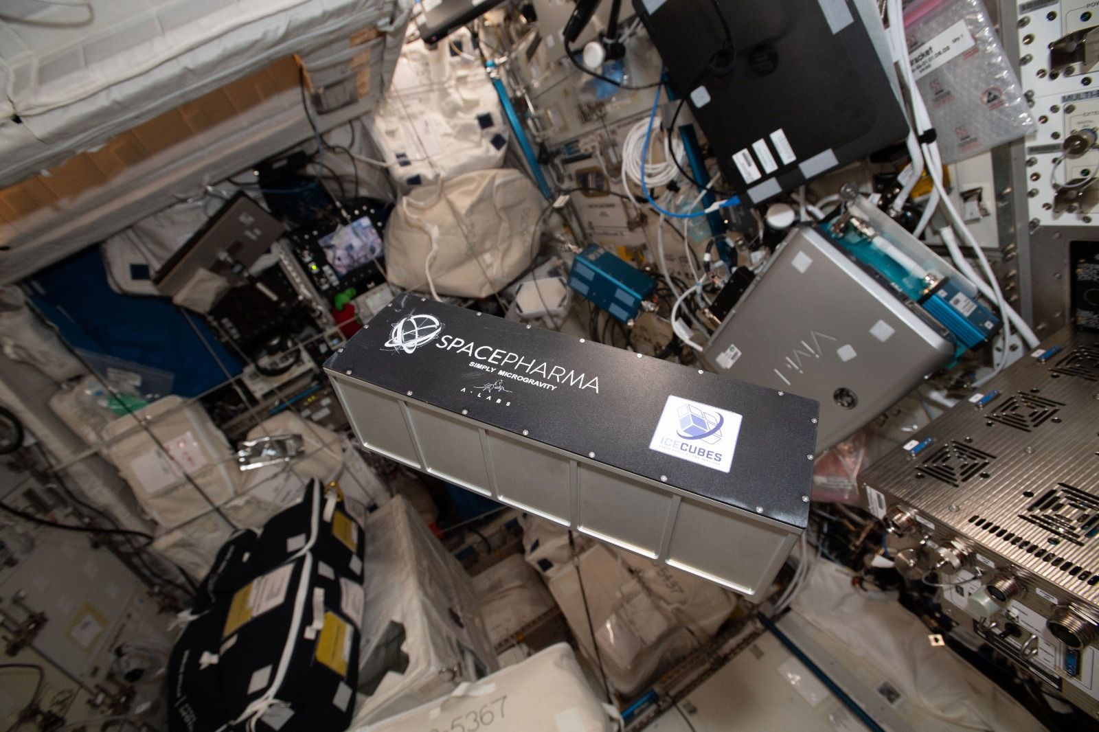 Laboratoire miniaturisé et télécommandé de SpacePharma à bord de la Station spatiale internationale (ISS) lors de la mission Axiom-1.