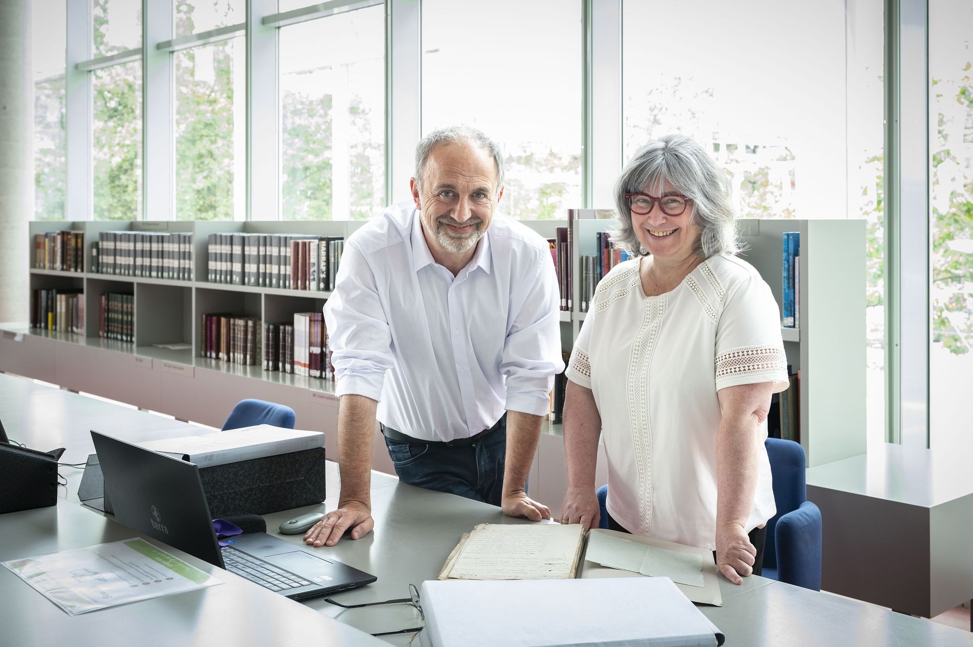 Valère Kaletka et Sandrine Roux-Morand donnent accès aux sources les plus difficiles, malgré la barrière de la langue, grâce à leur compétence en paléographie.