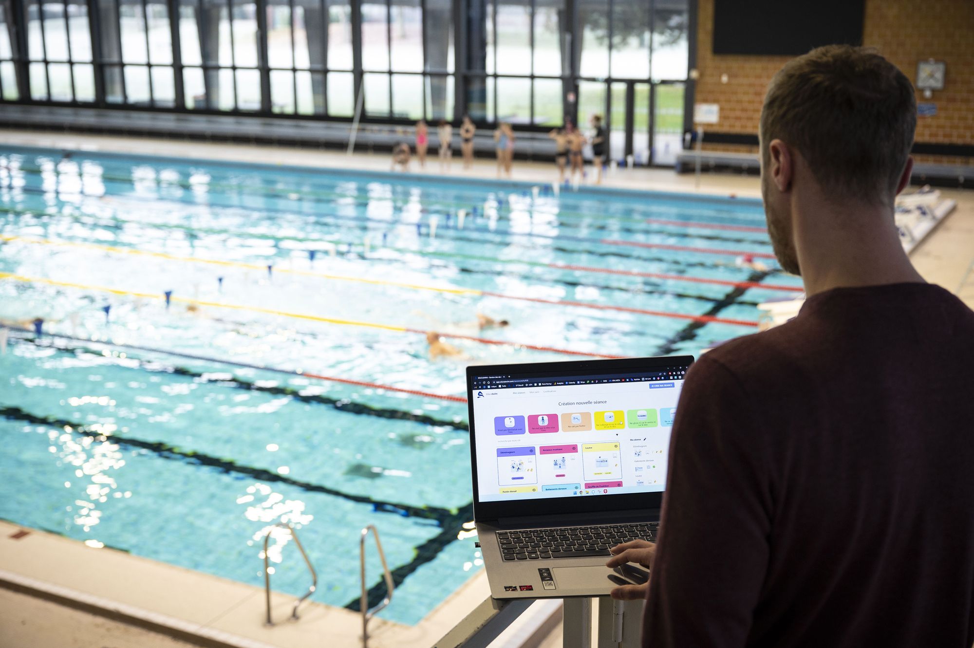 Avec EducaSwim, l’enseignant construit sa séance de natation grâce à un panel de 90 exercices adaptés à chaque niveau.